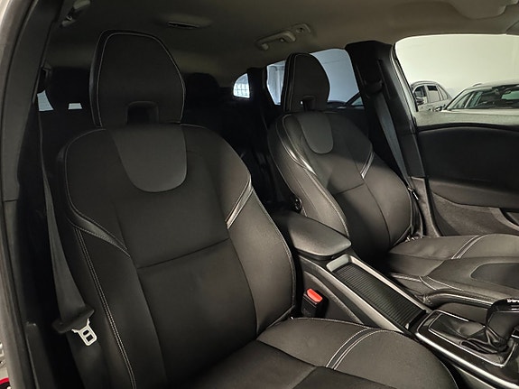 Volvo V40 25 of 27