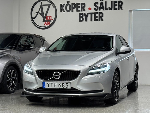 Volvo V40 2 of 27