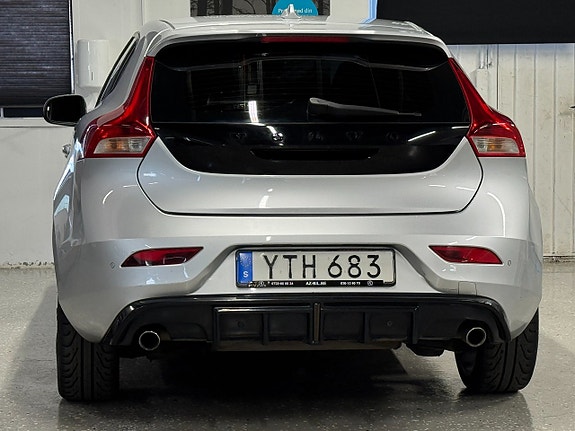 Volvo V40 9 of 27