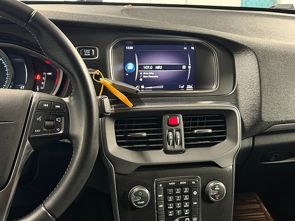 Volvo V40 17 of 27