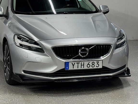 Volvo V40 8 of 27