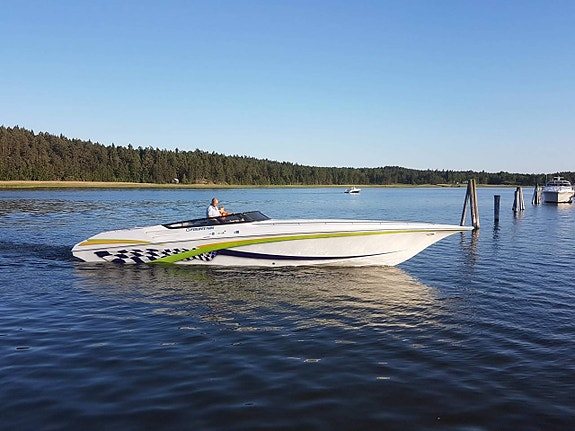 Fountain 38 Lightning 2005