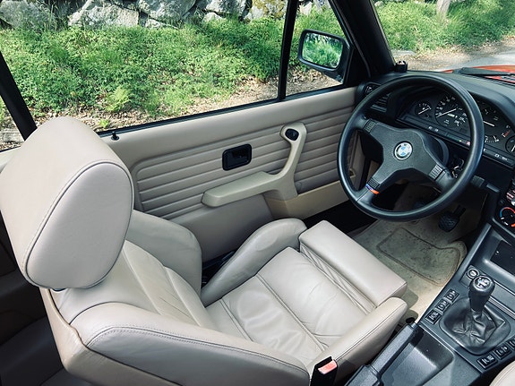 BMW 325i 5 of 5