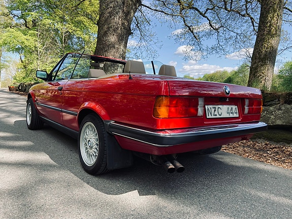 BMW 325i 3 of 5
