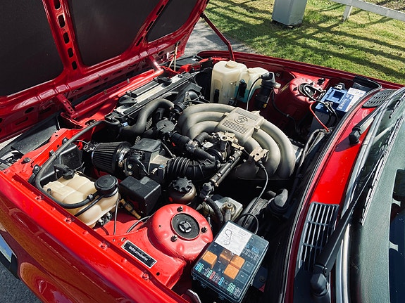 BMW 325i 4 of 5