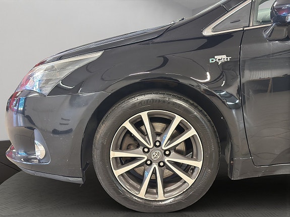 Toyota Avensis 4 of 5
