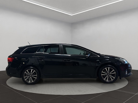 Toyota Avensis 18 of 25