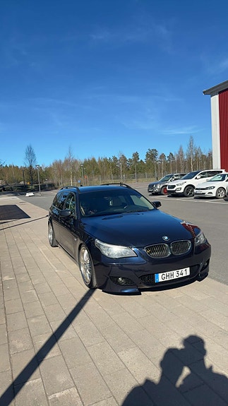 BMW 530d 4 of 5