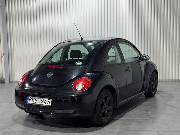 Volkswagen New Beetle 5 of 14