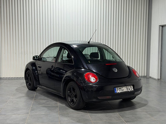 Volkswagen New Beetle 3 of 14