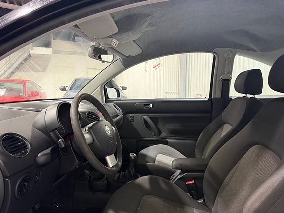 Volkswagen New Beetle 13 of 14