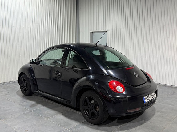 Volkswagen New Beetle 4 of 14