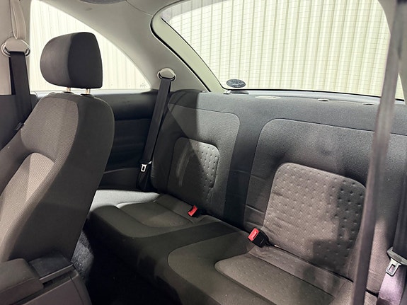 Volkswagen New Beetle 14 of 14