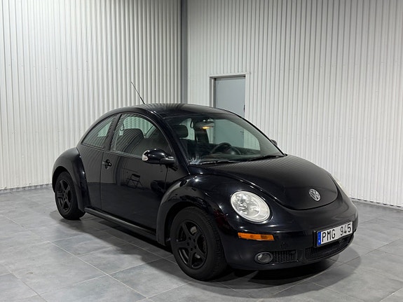 Volkswagen New Beetle 2 of 14
