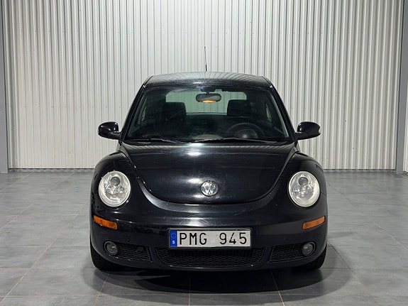 Volkswagen New Beetle 6 of 14