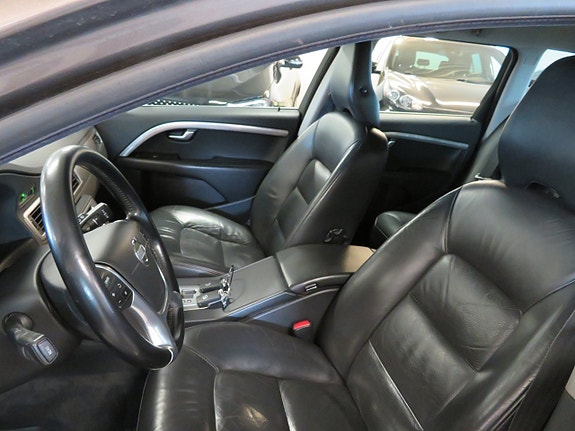 Volvo V70 13 of 18
