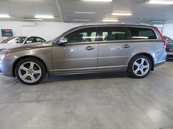 Volvo V70 2 of 18