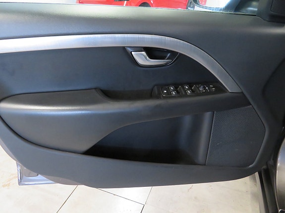 Volvo V70 12 of 18