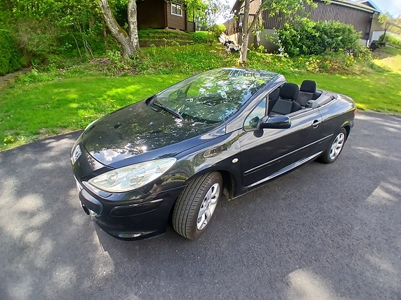 Peugeot 307 CC 2 of 5