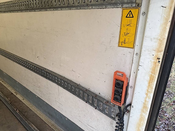 Distributionsbil Volvo FL 240 4X2 -200... via konkursauktion 7 of 27