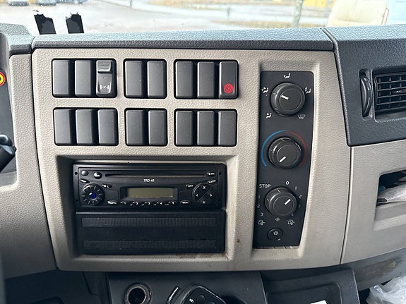Distributionsbil Volvo FL 240 4X2 -200... via konkursauktion 18 of 27