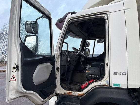 Distributionsbil Volvo FL 240 4X2 -200... via konkursauktion 14 of 27