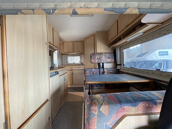 Eura Mobil Campervan /B-körkort/4 sovplatser/Fint skick/Under 6m 4 of 17