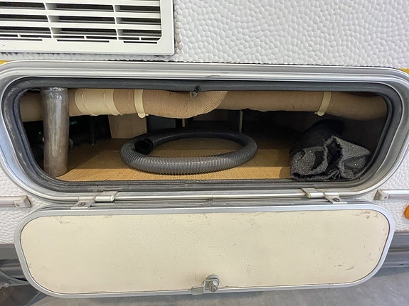 Eura Mobil Campervan /B-körkort/4 sovplatser/Fint skick/Under 6m 14 of 17