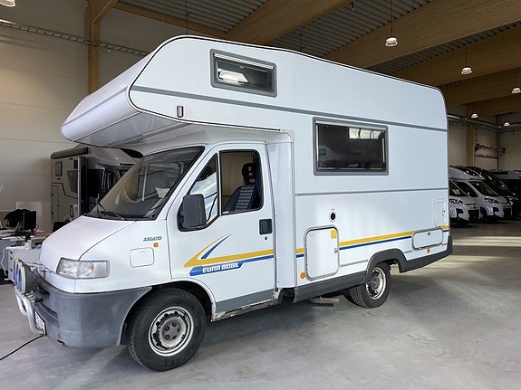 Eura Mobil Campervan /B-körkort/4 sovplatser/Fint skick/Under 6m 2 of 17