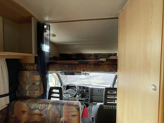 Eura Mobil Campervan /B-körkort/4 sovplatser/Fint skick/Under 6m 13 of 17
