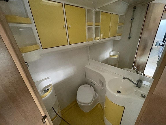 Eura Mobil Campervan /B-körkort/4 sovplatser/Fint skick/Under 6m 7 of 17