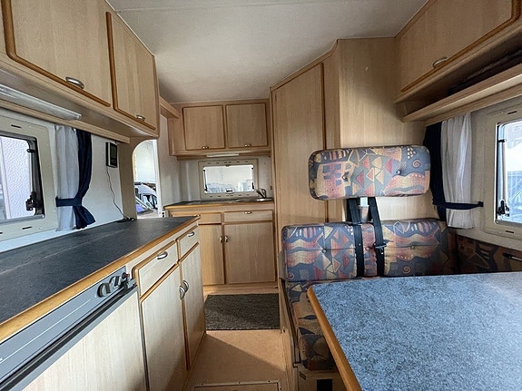 Eura Mobil Campervan /B-körkort/4 sovplatser/Fint skick/Under 6m 5 of 17