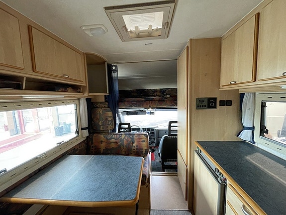 Eura Mobil Campervan /B-körkort/4 sovplatser/Fint skick/Under 6m 12 of 17