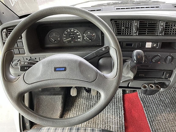 Eura Mobil Campervan /B-körkort/4 sovplatser/Fint skick/Under 6m 3 of 17