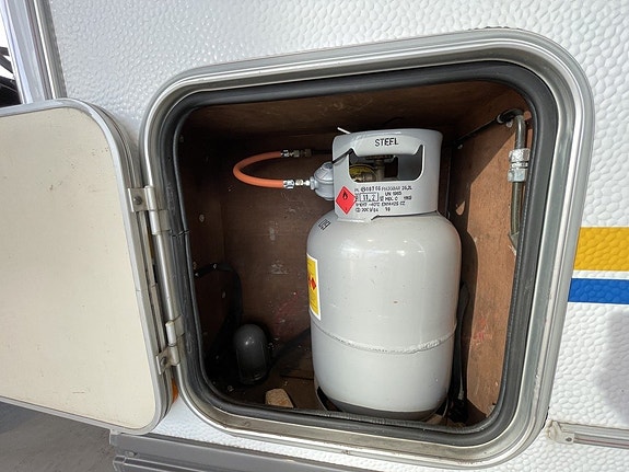 Eura Mobil Campervan /B-körkort/4 sovplatser/Fint skick/Under 6m 17 of 17