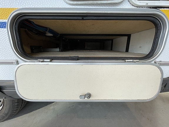 Eura Mobil Campervan /B-körkort/4 sovplatser/Fint skick/Under 6m 15 of 17