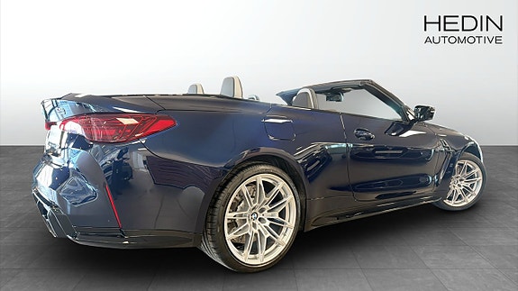 BMW M4 2 of 5