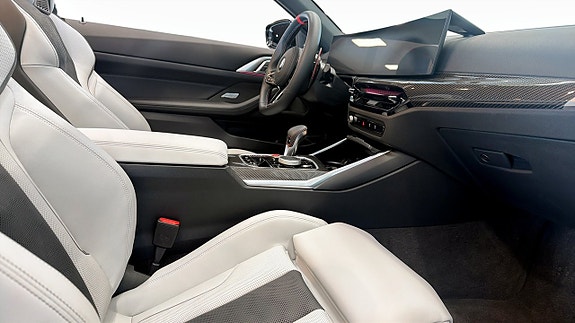 BMW M4 3 of 5