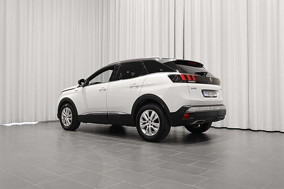 Peugeot 3008 3 of 5