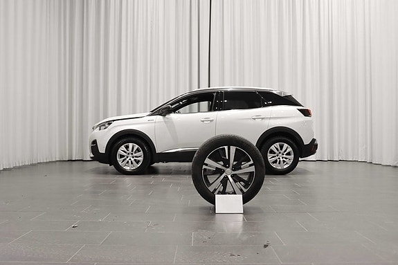 Peugeot 3008 2 of 5