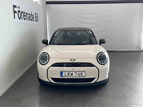 MINI Cooper SE 2 of 5