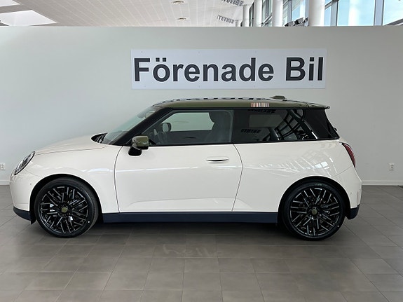 MINI Cooper SE 3 of 5