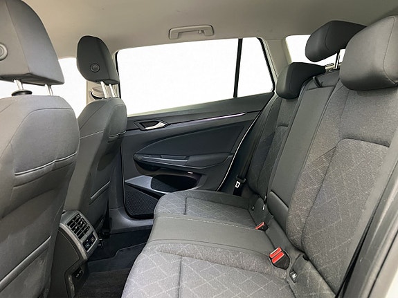 Volkswagen Golf VIII 17 of 25