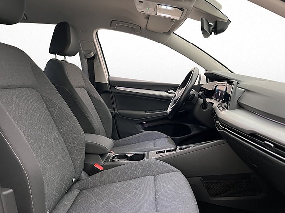 Volkswagen Golf VIII 11 of 25