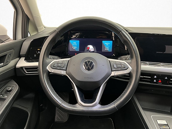Volkswagen Golf VIII 10 of 25