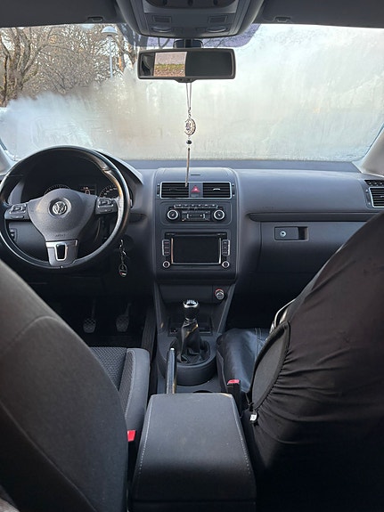 Volkswagen Touran 3 of 5