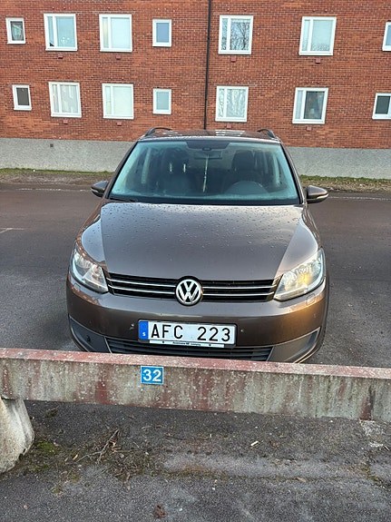 Volkswagen Touran 4 of 5