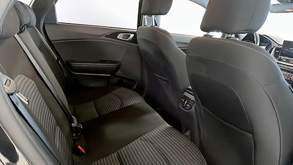 Kia Ceed 5 of 9