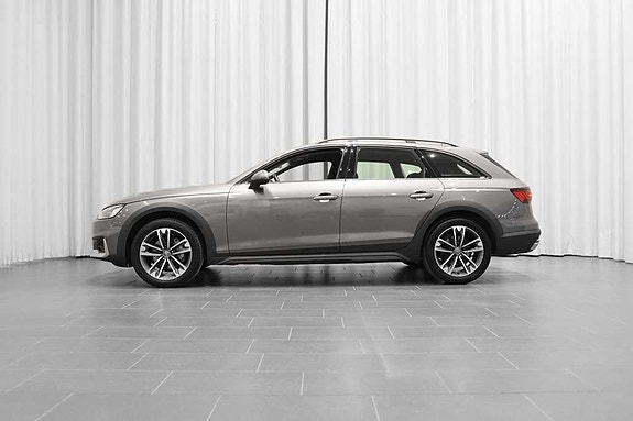 Audi A4 allroad 2 of 5