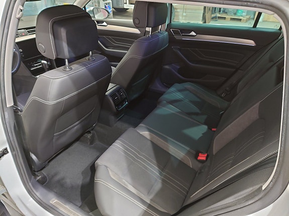 Volkswagen Passat Alltrack 14 of 21